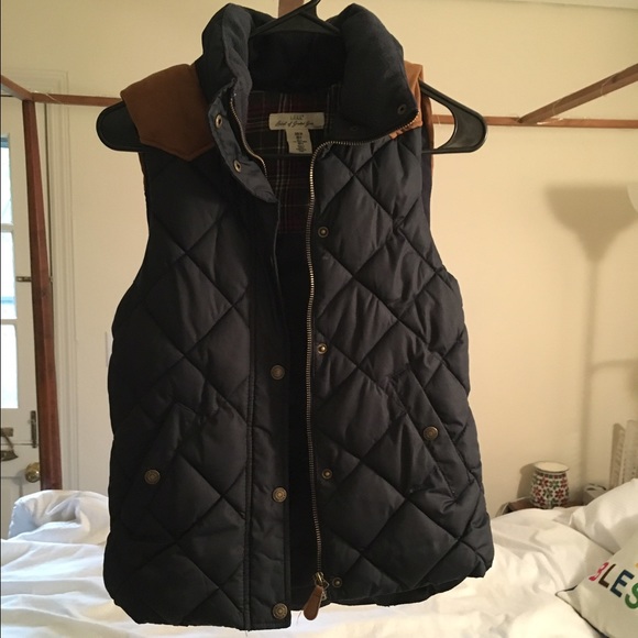 Navy blue puffer vest