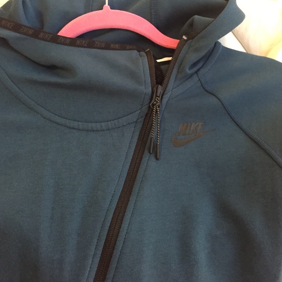 Nike jacket - Picture 2 of 4