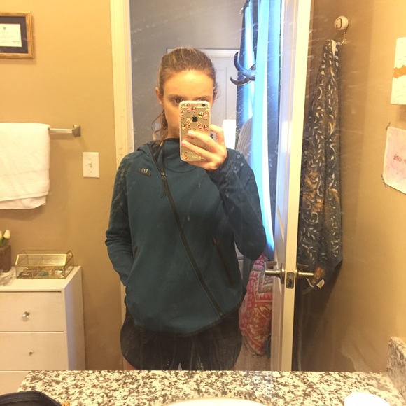 Nike jacket - Picture 3 of 4