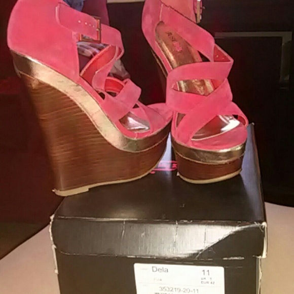 Wedge heels