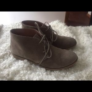 Suede desert boot lace up ( clark's similar )