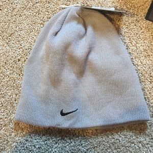Light grey Nike beanie