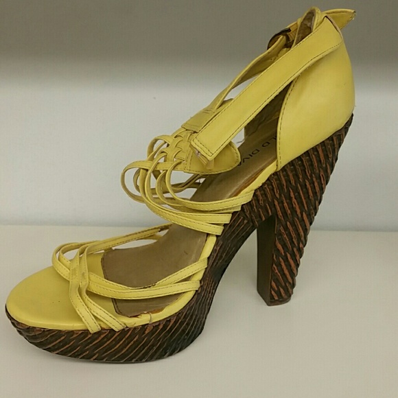 Womens New Yellow Wild Diva High Heel Wedges Sz 7 - Picture 3 of 3