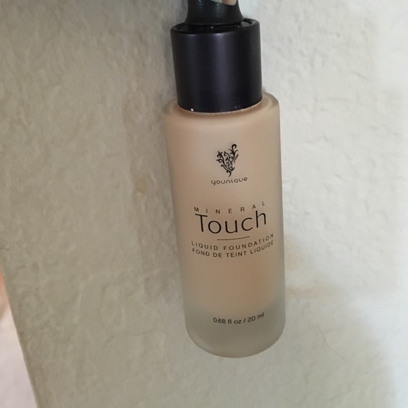 Younique mineral touch liquid foundation