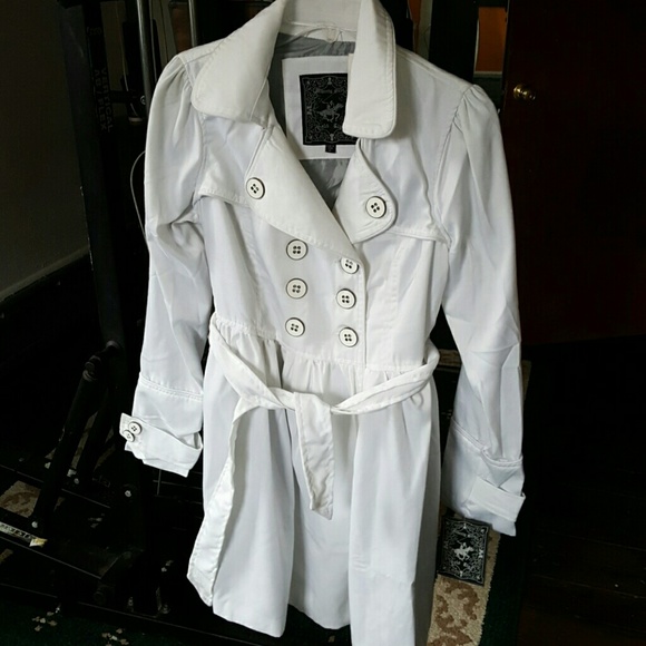 Joice leslie white jacket