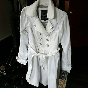 Joice leslie white jacket