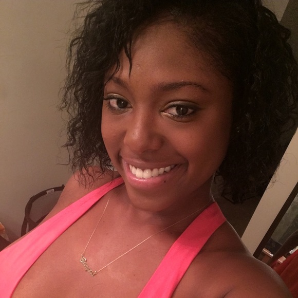 Meet your Posher, Danielle - Picture 1 of 1