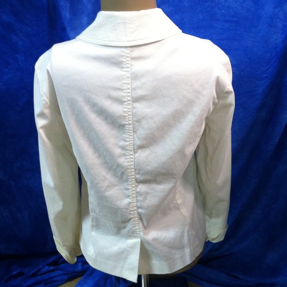 Clothes - Picture 3 of 4