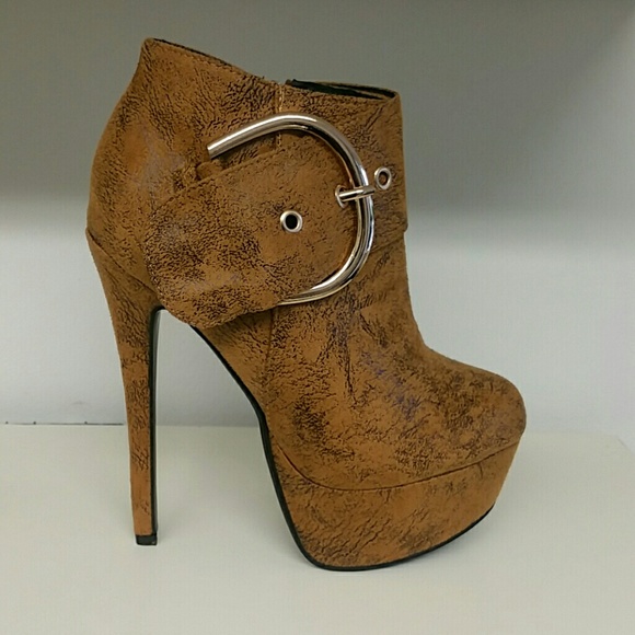 Womens Brand New Sz 7 Cape Robbins High Heels !