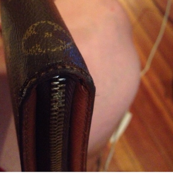 Vintage Louis Vuitton wallet price firm ! - Picture 2 of 4