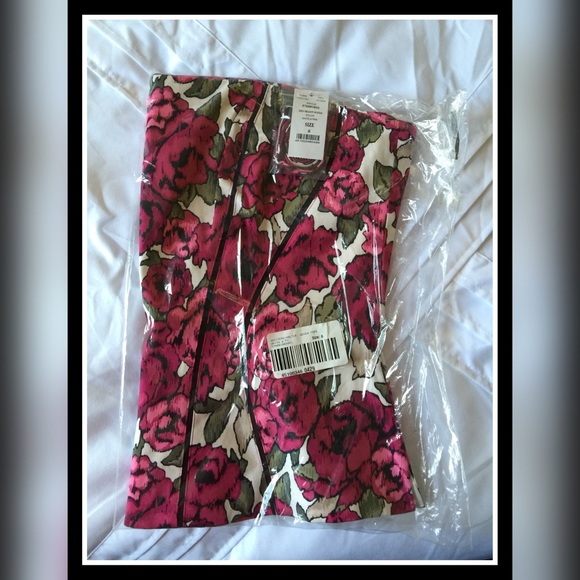 WHITE HOUSE BLACK MARKET EDGY MEADOW BUSTIER ๐บ - Picture 3 of 4