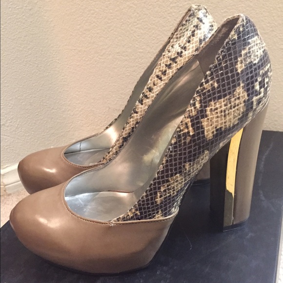 *GUESS* snake skin print pumps