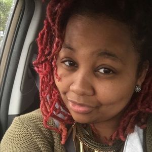 Meet your Posher, Alexis