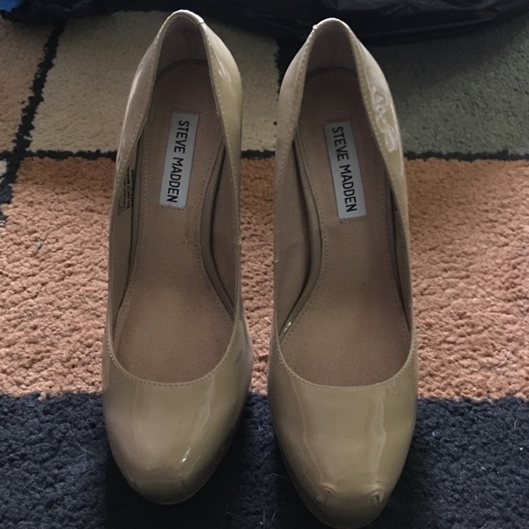 Steve Madden Nude Pumps