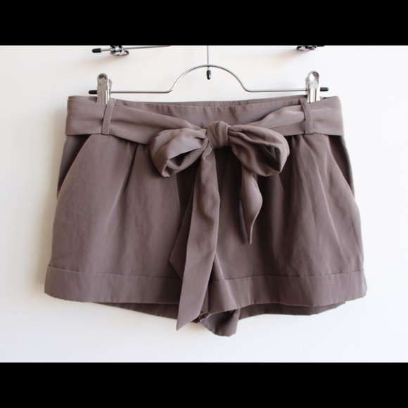 Express shorts with tie belt