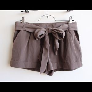 Express shorts with tie belt
