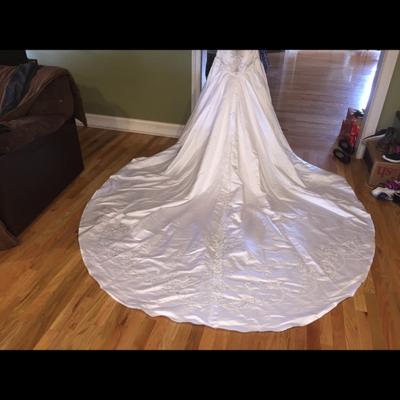 Wedding Dress size 8 - Picture 2 of 4