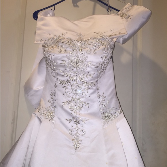 Wedding Dress size 8 - Picture 3 of 4