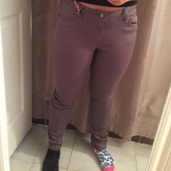 Gray skinny jeans! Booty lifting jeans!