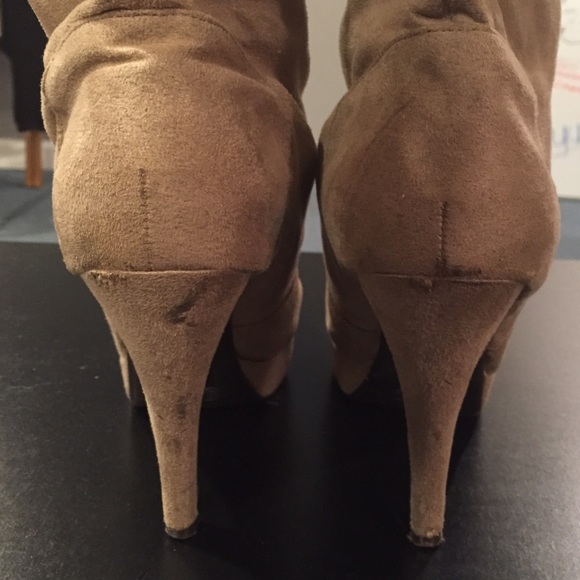 Tan knee high boots with heel - Picture 4 of 4