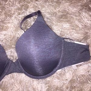 BRAND NEW VICTORIAS SECRET BRA