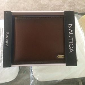 New Nautica men's bifold wallet passcase