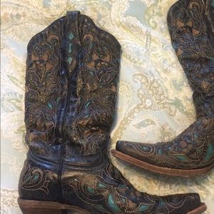 Corrall. Black and turquoise boots