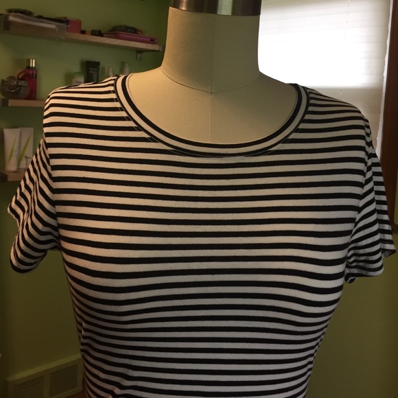 Stripped midi body con dress - Picture 3 of 4