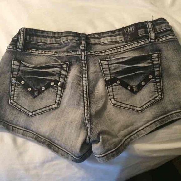Shorts - Picture 2 of 3