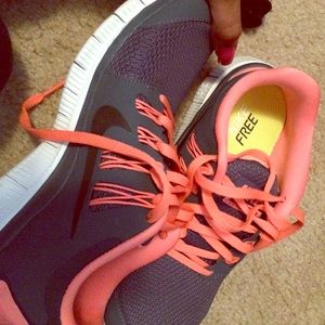 NEW Nike Free Run tennis shoes