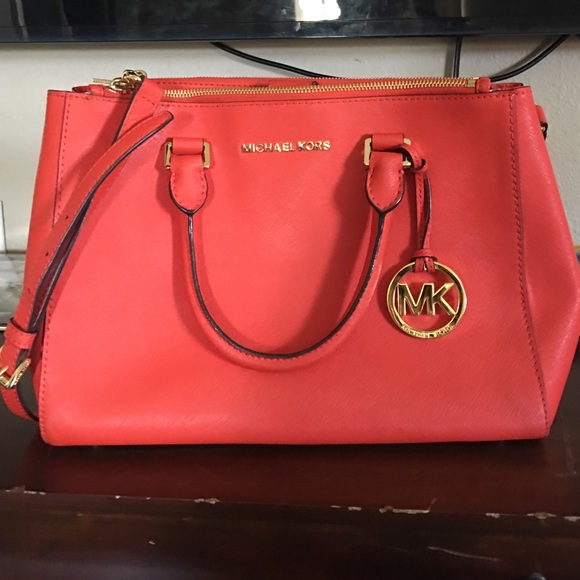 Micheal kors shoulder/ cross body