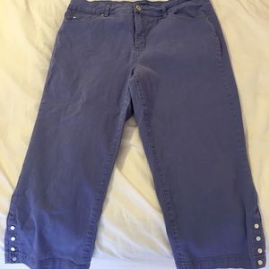 Bandolino jean capris. Periwinkle blue