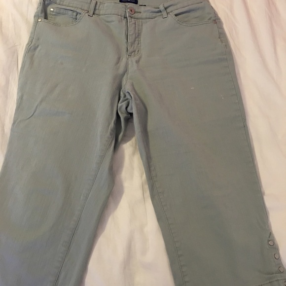 Bandolino Capri jeans. Gray