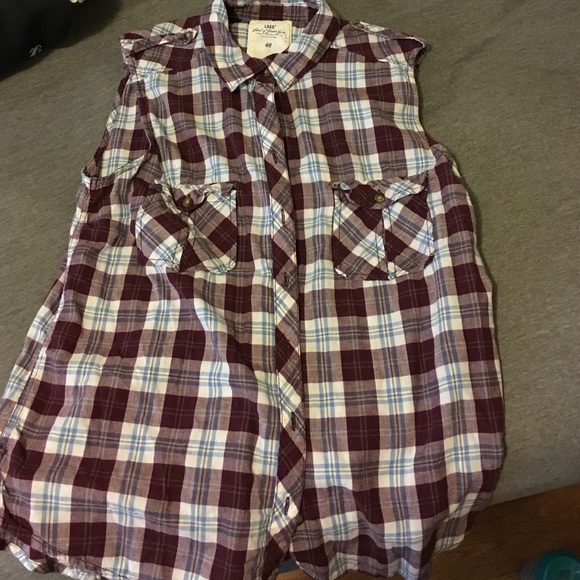 Sleeveless country plaid shirt