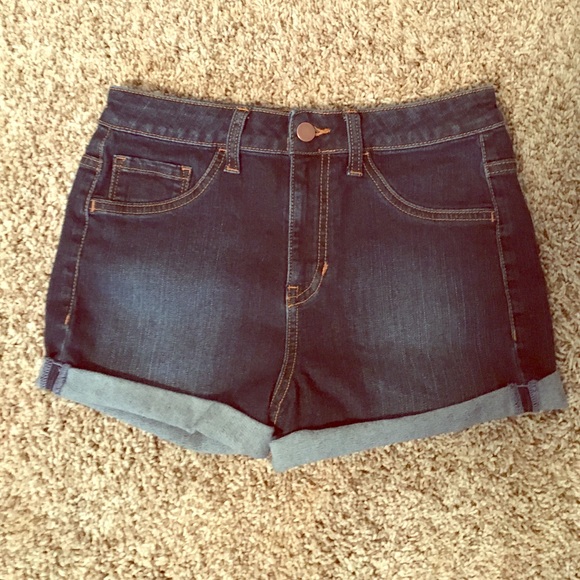 High waisted jean shorts😜