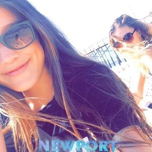 Meet your Posher, Naomi