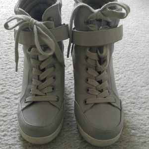 Wedge / heel sneakers