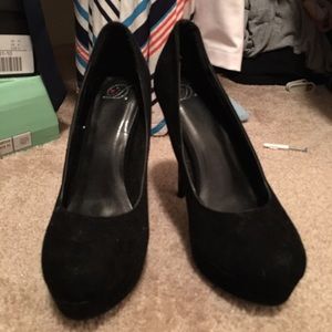 Never used black Delicious heels