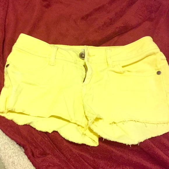 Yellow short shorts