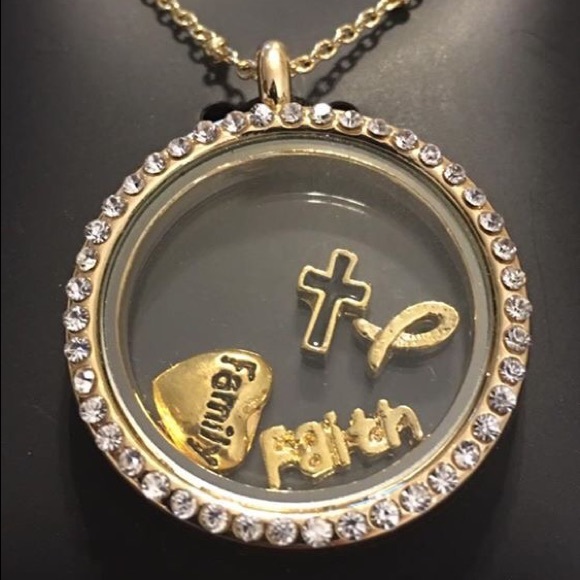 Jewelry - Gold tone "Faith" locket and chain