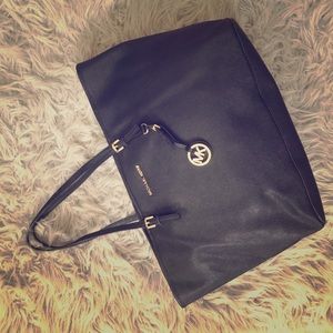 Michael Kors Black Saffiano Leather jet-set tote