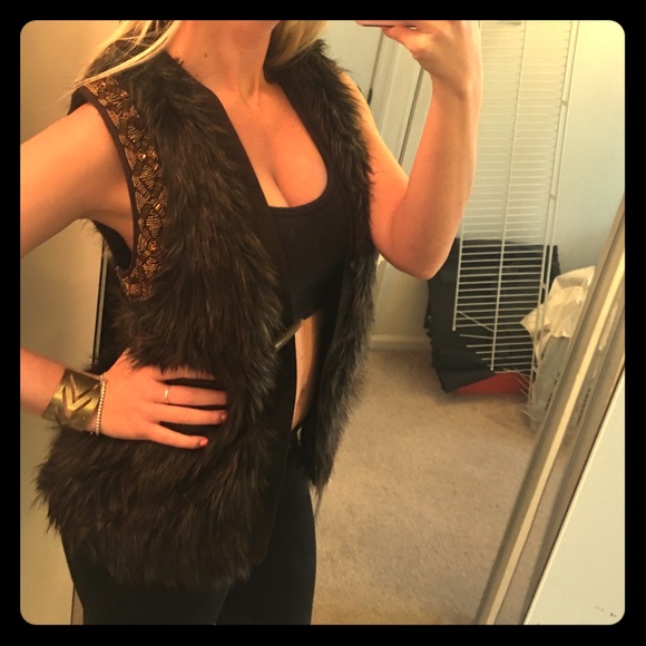 Guess fur vest - Picture 1 of 4