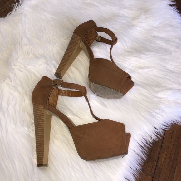 Breckelle's platform heels