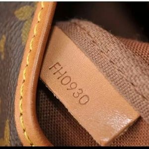 Authentic Louis Vuitton Saumur 43