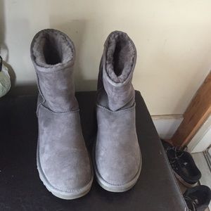 Ugg short boot