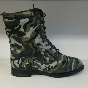 Womens Brand New Forever Fatigue Boots size 7
