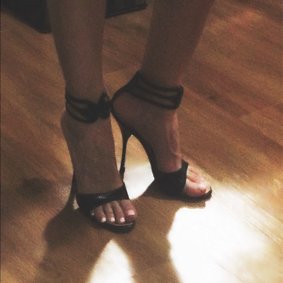 Giuseppe Zanotti heels with crystal ankle clasps - Picture 4 of 4