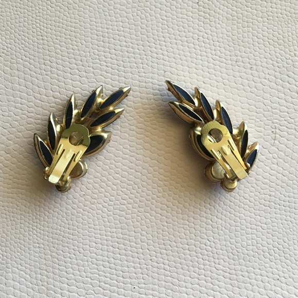 Vintage clip on earrings - Picture 2 of 2