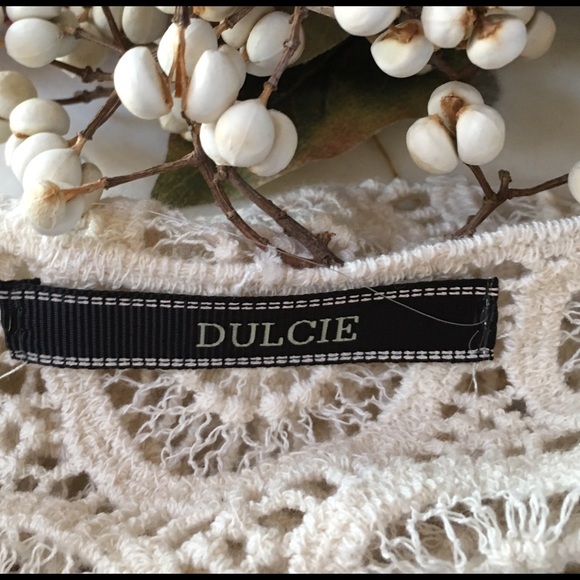 💕 NWOT cream lace top with fringe 💕 - Picture 3 of 3