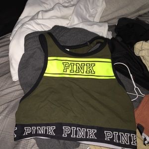 Crop top sports bra Victoria's Secret.